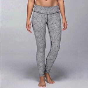Lululemon Wunder Under Plush Petal White Black Flower Print Leggings - Size 6